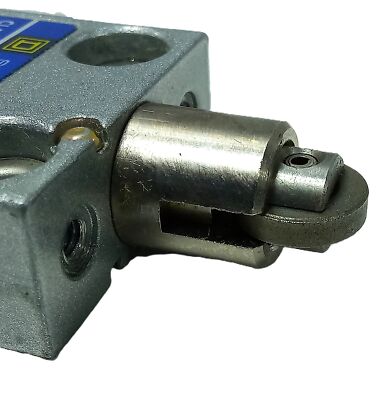 Square D 9007MS02S005421 125/250 V AC 3 A Roller Plunger Limit Switch