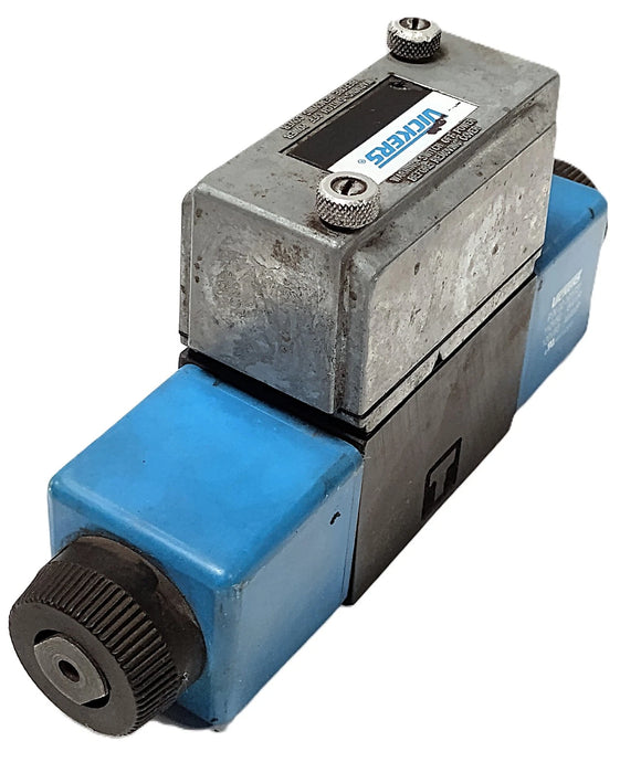 Vickers DG4V-3S-6N-M-FPA5WL-B5-60-EN466 Solenoid Valve w/ 110/120 V AC Coil