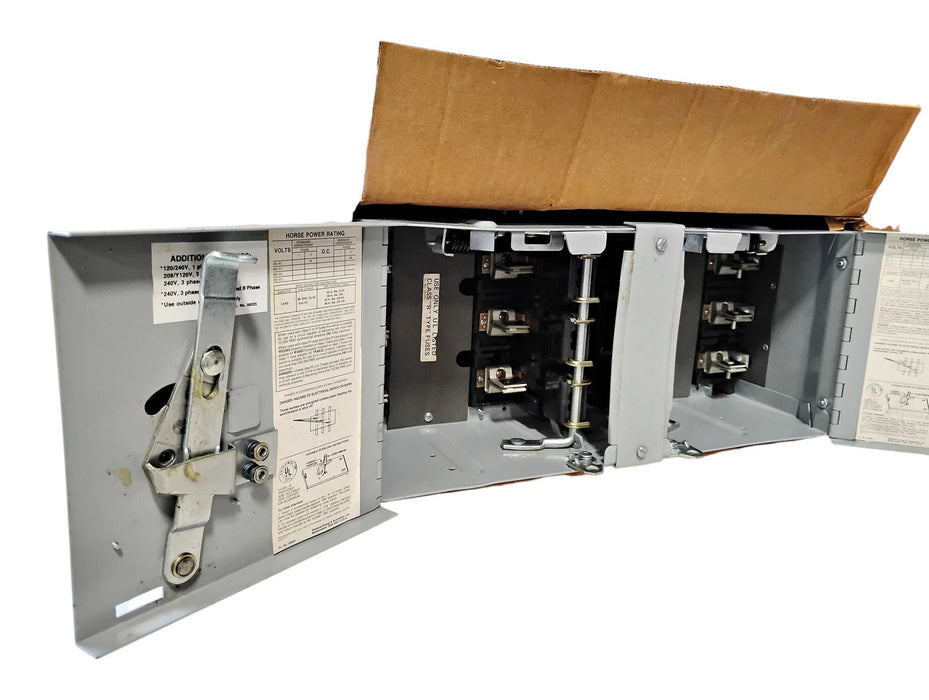 Siemens V7E3233 240 V AC 100-100 A 3 P Vacu-Break Double Branch Safety Switch