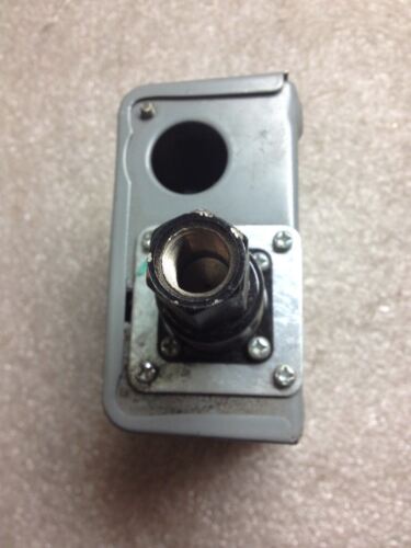 Johnson Controls P70KA-7 Pressure Lockout Control