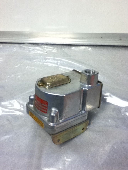 BARKSDALE D2T-M18SS PRESSURE SWITCH