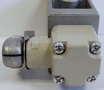 SMC VM830-N01-01 Pneumatic Rotary Valve