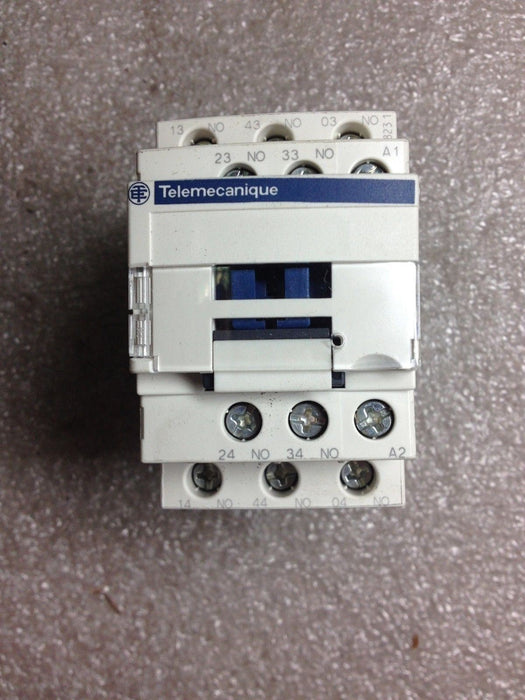Telemecanique CAD50U7 Control Relay