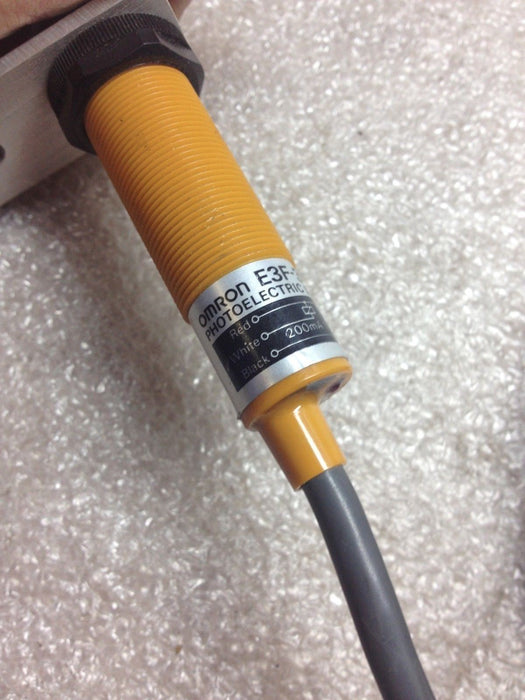 Omron E3F-3DZ2 Photoelectric Switch