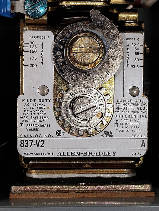 Allen-Bradley 837-V2J Series A 600 V AC 5 A Direct Imersion Temperature Switch