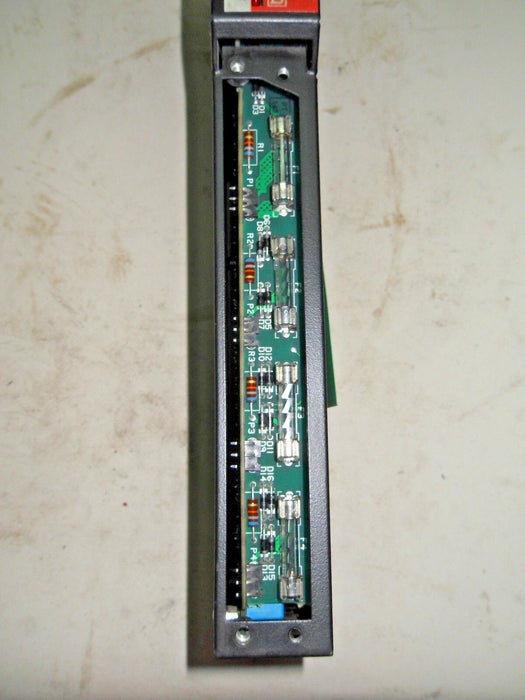 1 Square D SY/MAX 8030-ROM-221 SERIES F2 OUTPUT MODULE