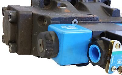 Vickers DG5S-8-8C-T-R-VM-FW-B5-30 02324751 Directional Control Valve