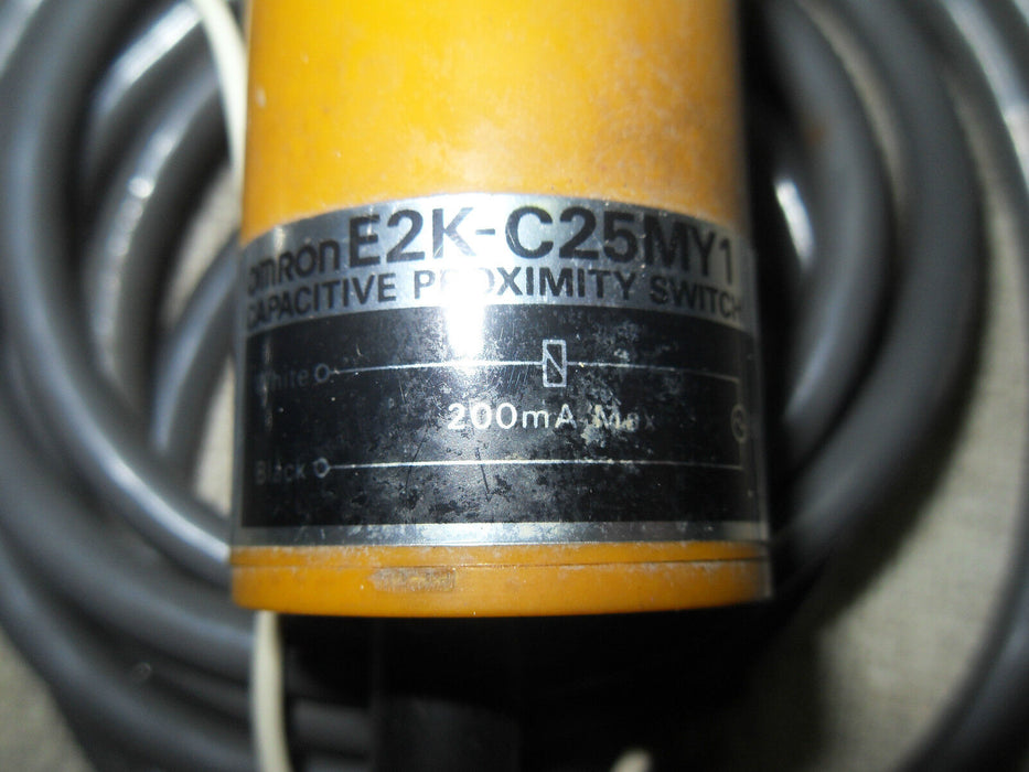 Omron E2K-C25MY1 Capacitive Proximity Switch 90-250 Vac