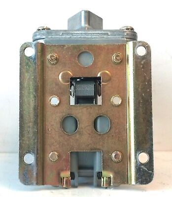 Square D 9050-AO-10E 110/120 V AC 1 NO/1 NC Open Type AC Pneumatic Timing Relay