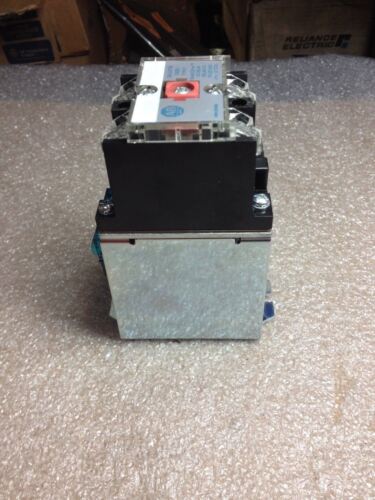 Allen-Bradley 700DC-P220Z1 CONTROL RELAY