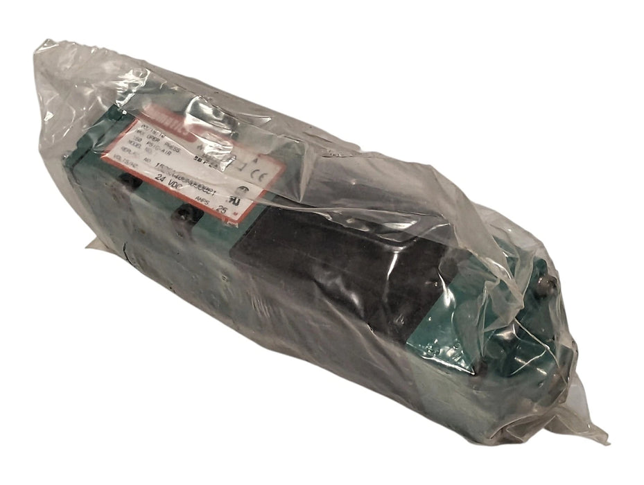 Numatics 152SA400M000061 Pneumatic Solenoid Valve w/ 24VDC Coil and 1/4 in Ports
