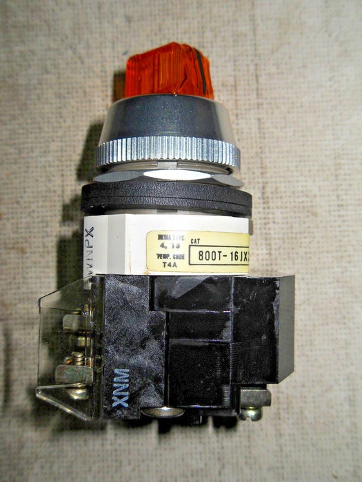 Allen-Bradley 800T-16JA2KQ1AX Ser T 3 Position Selector Switch