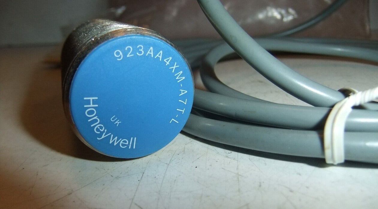 Honeywell 923AA4XM-A7T-L Proximity Switch