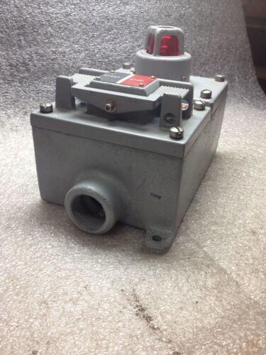 Allen-Bradley 800H-2HAR7 PUSHBUTTON STATION