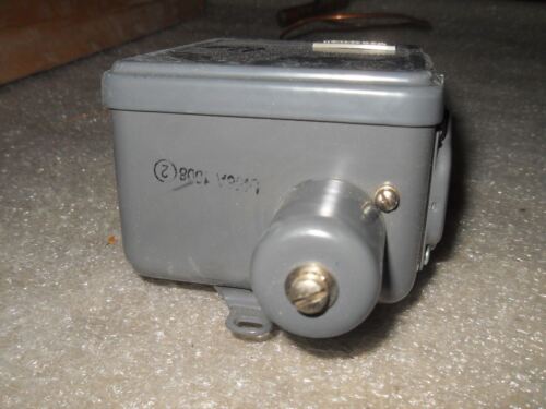 1 Honeywell L456A 1008 TEMPERATURE CONTROLLER
