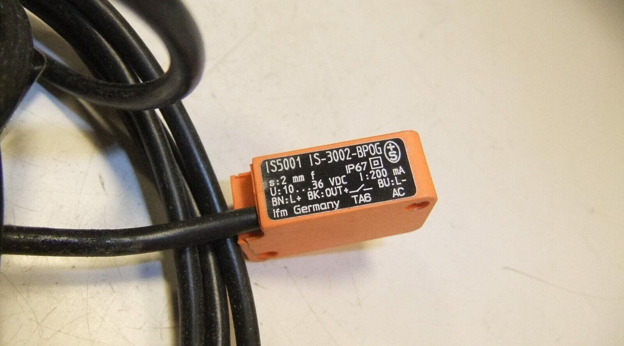 Efector IS-3002-BP0G-IS5001 Proximity Switch