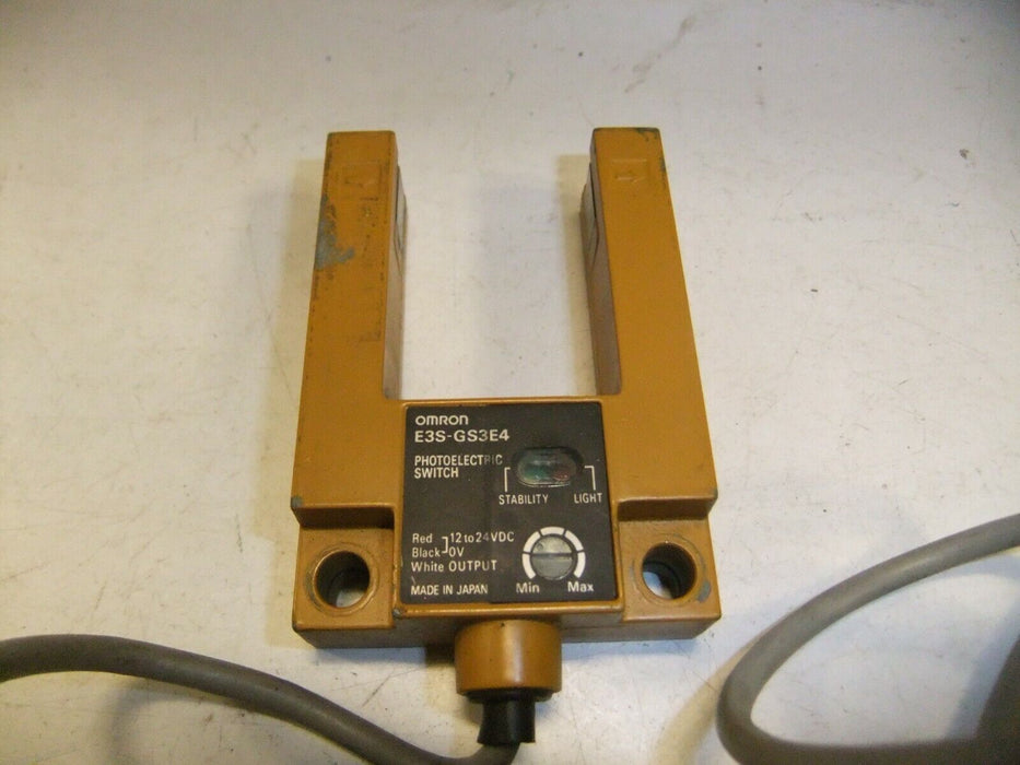 OMRON E3S-GS3E4 PHOTOELECTRIC SWITCH- NO BOX