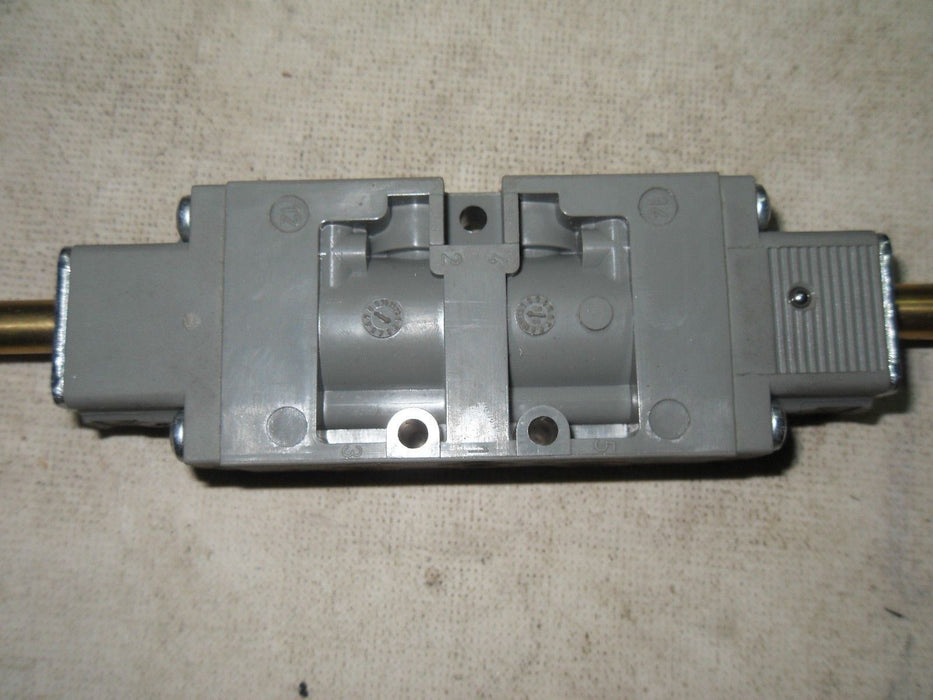 Bosch 0 820 022 952 SOLENOID-OPERATED VALVE