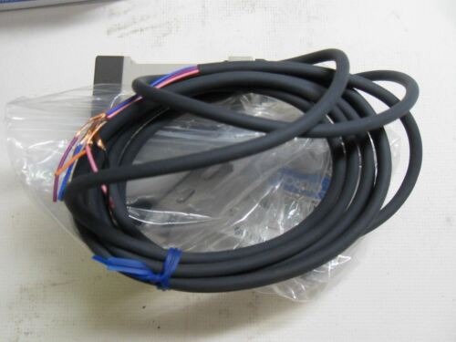 Omron E3X-NL11 Photoelectric Switch