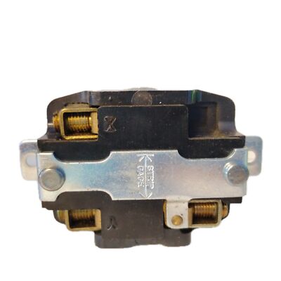 Bryant CS8269 Twist-Lock 250 V 50 A 2 Pole 3 Wire Receptacle