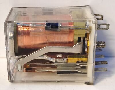 AMP R10-E1Y2-115V 115 V AC 2 A @ 28 V DC DPDT Plug-in Ice Cube Relay
