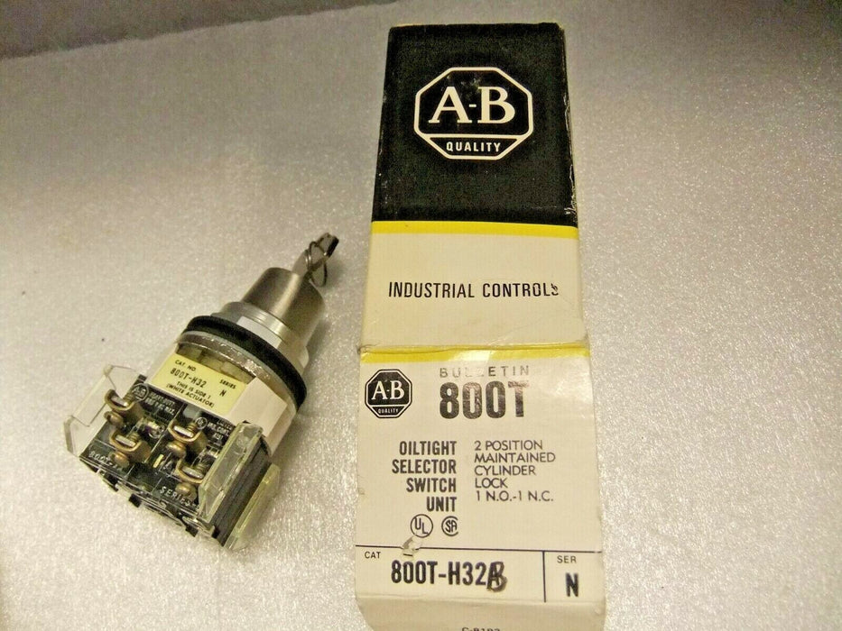Allen-Bradley SELECTOR SWITCH WITH KEY 800T-H32