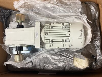 Lenze GKR05-2M HAR 100C12 400/480 V 1740 RPM 3.5 HP Gear Motor