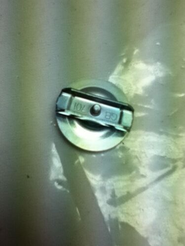 LOT OF 104 GARDNER BENCER 710 KNOCKOUT SEALS