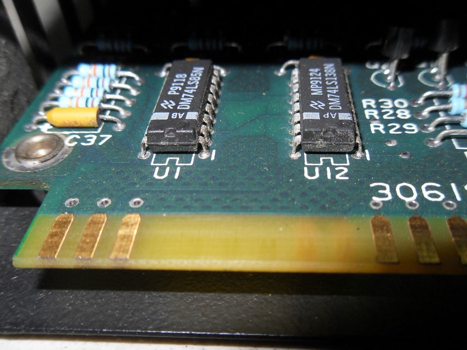 1 Square D SY/MAX 8030-ROM-221 SERIES F2 OUTPUT MODULE