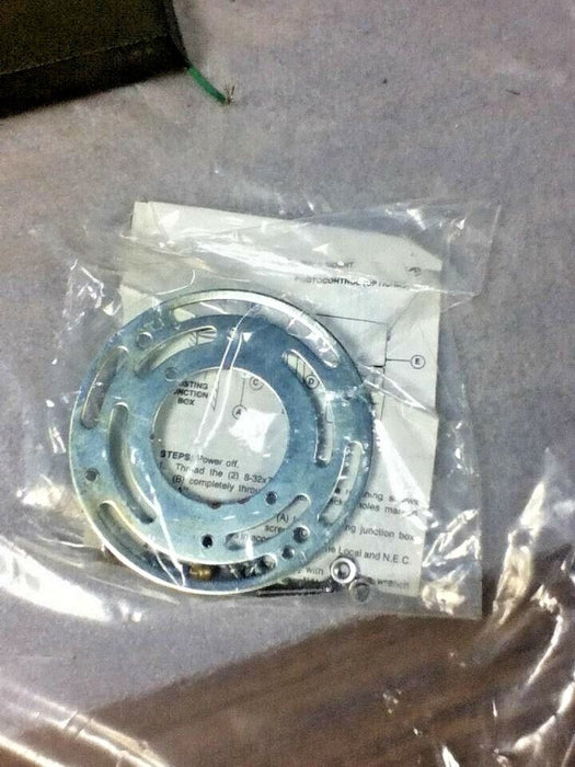 Hubbell NRG-121 LIGHT FIXTURE