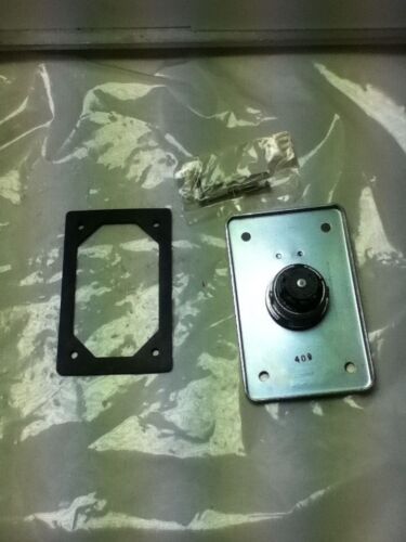 RUSSELSTOLL 8704 Receptacle Outlet