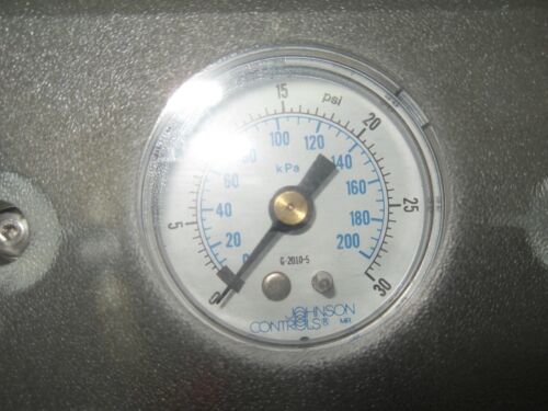 1 JOHNSON CONTROLS P-8000 PROPORTIONAL ACTION PRESSURE CONTROLLER