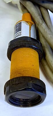 Omron E3F-R2C4 12-24 V Photoelectric Proximity Sensor