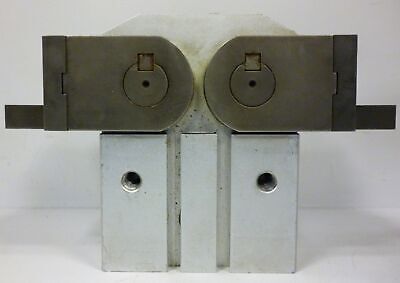 SMC MHW2-40D1 Robotic Air Gripper