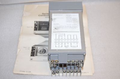 THERMO ELECTRIC 900 1/4 DIN TEMP CONTROLLER AND MONITOR