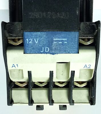 Telemecanique CA3DN31JD Control Relay w/ 12 V DC Coil