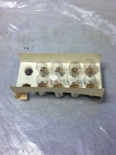 Telemecanique DL1-BL120 120 V 7 W Incandescent Bulbs - Lot of 8