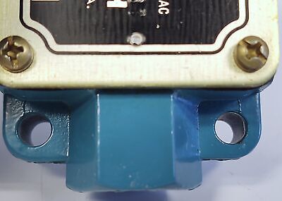 MICRO SWITCH BAF1-2RQ9-LH Roller Plunger Limit Switch