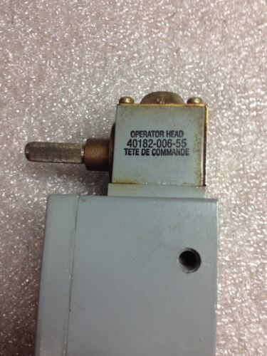 Allen-Bradley 802XR-H1F7A LIMIT SWITCH