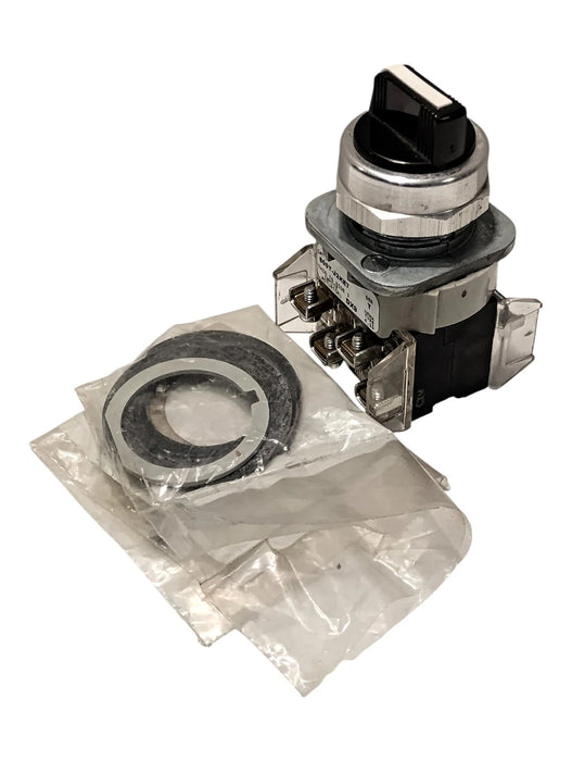 Allen-Bradley 800T-J2KE7B 600V AC/DC 3-Position 30 mm Maintained Selector Switch