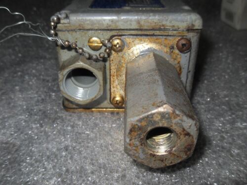 1 Square D 9012-ACW2 DIFFERENTIAL PRESSURE SWITCH