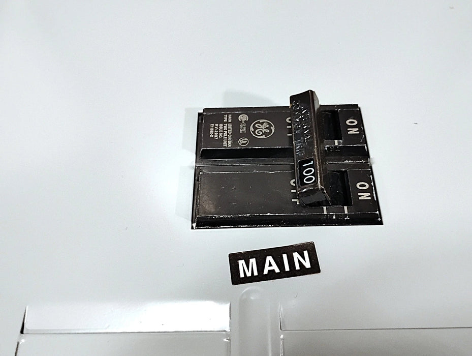 GE TM810R 120/240 100 A Main Breaker Panel w/ 8-1 in THQL Spaces