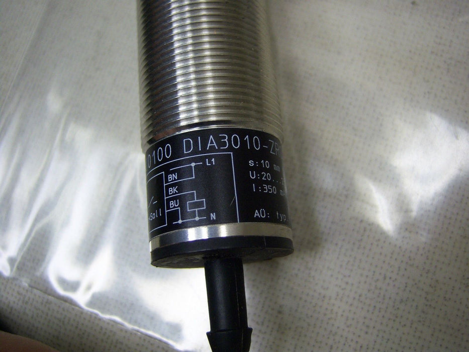 IFM Efector Proximity Sensor DI100 DIA3010-ZROW 10mm 20-250 VAC