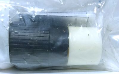 Bryant 4732NC 125 V AC 15 A NEMA L5-15 2 Pole 3 Wire Locking Plug