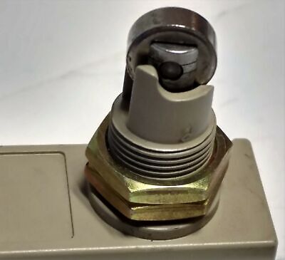 Omron ZC-Q2255 Contact/Precision Limit Switch