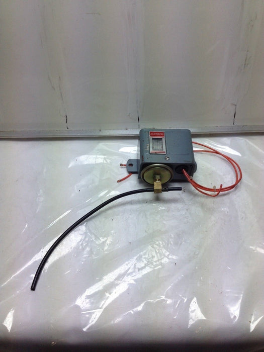 Johnson Controls P67AA-7 Electric Pressure Switch