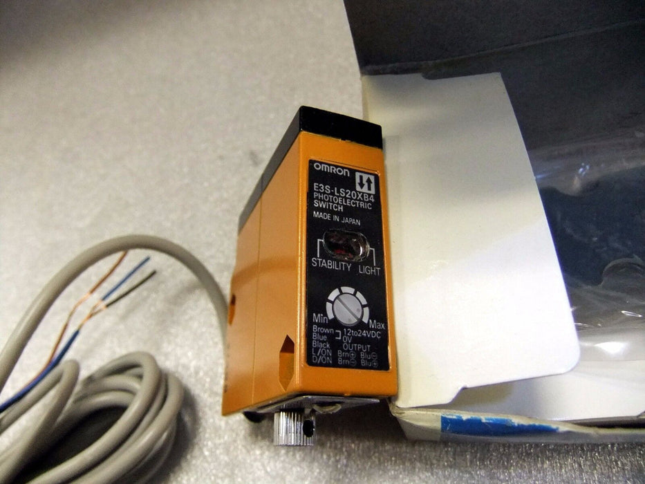 Omron E3S-LS20XB4 Photoelectric Sensor