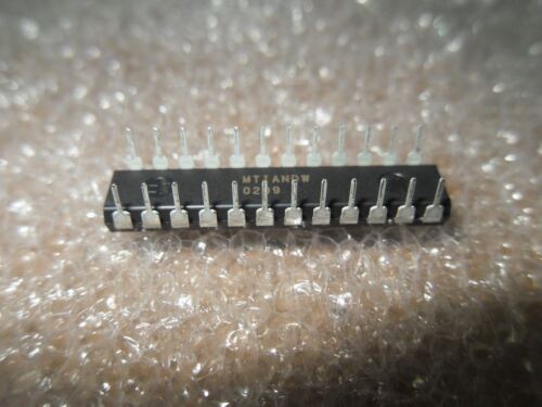 1 LOT OF 2 MAXIM MAX122BCNG ANALOG TO DIGITAL CONVERTERS