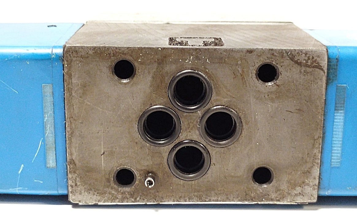 Vickers DG4V-3S-6N-M-FPA5WL-B5-60-EN466 Solenoid Valve w/ 110/120 V AC Coil
