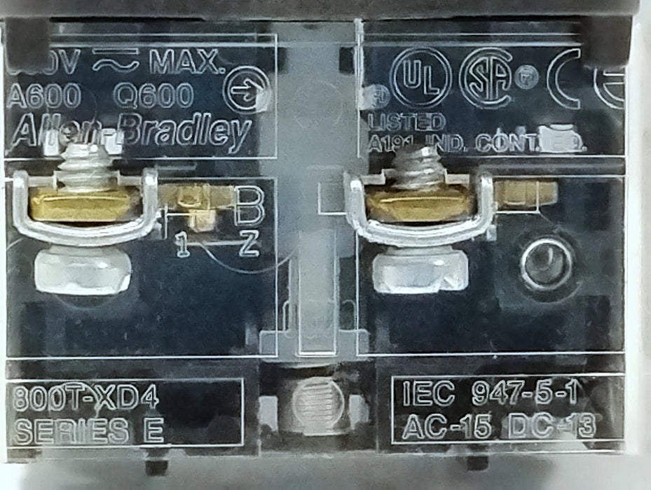 Allen-Bradley 800T-FX6D4 600 V Red Mushroom Head Push-Pull-Release Pushbutton